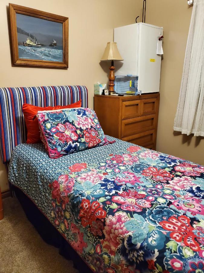 Hampton House Apartamento Clinton Township Exterior foto